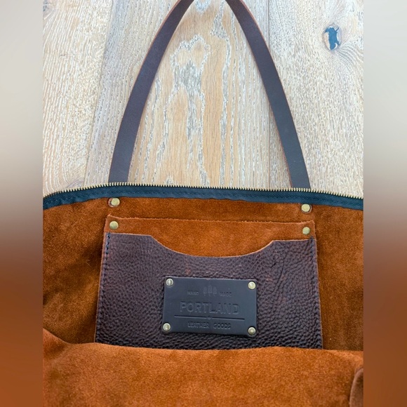 Portland Leather Oversized Zip Tote in Coldbrew - Picture 5 of 16